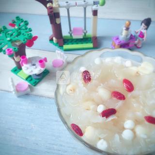 蓮子茨實(shí)雪耳膠的做法步驟：5