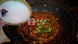 啤酒燜魚，好吃的讓你意想不到。的做法步驟：6