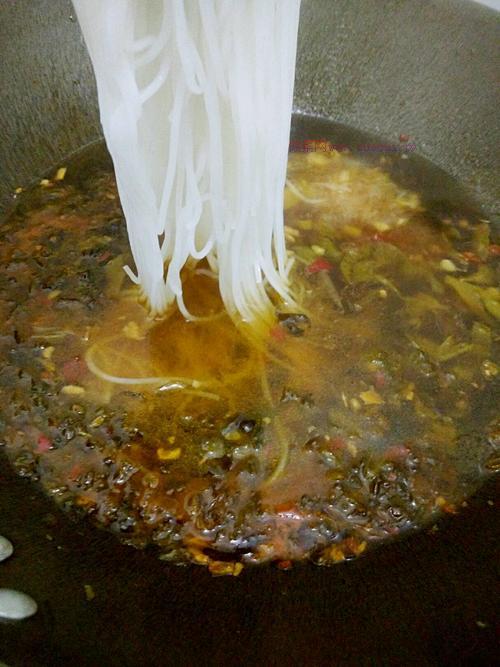酸菜米粉的做法