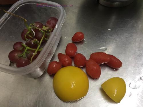 巧克力水果蛋糕的做法