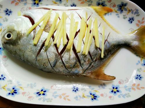 清蒸鯧魚(yú)的做法