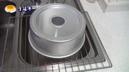 中空戚風(fēng)蛋糕8寸的做法