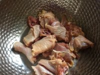 茨菰蒸土雞的做法步驟2