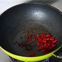 麻辣雞翅香鍋 的做法圖解2