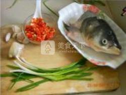 剁椒魚(yú)頭的做法步驟：1