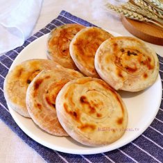 玫瑰腐乳蔥花燙面餅的做法