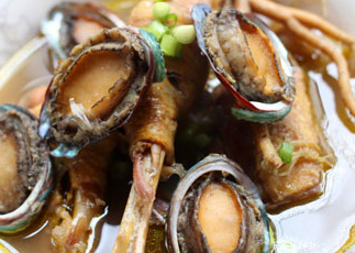 韓式初伏養(yǎng)生湯的做法 韓國人愛吃的鮑魚參雞湯