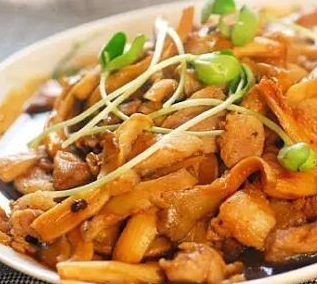 冬季吃蘑菇炒瘦肉驅(qū)寒養(yǎng)生 冬季要吃黑色食物