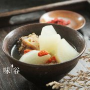 秋冬進(jìn)補(bǔ)（白蘿卜牛尾湯）的做法