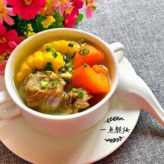 胡蘿卜玉米排骨湯的做法