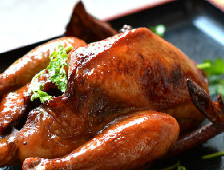 令人垂涎欲滴的圣誕烤雞的家常做法