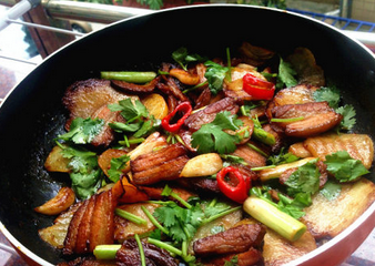 臘肉干鍋土豆片的家常做法