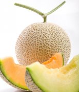 【哈密瓜的營養(yǎng)價值】哈密瓜的功效與作用_哈密瓜上火嗎