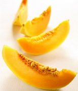 【吃哈密瓜會胖嗎】吃哈密瓜會上火嗎_哈密瓜的營養(yǎng)價值