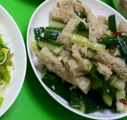 黃瓜拌面筋的家常做法