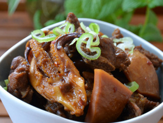 墨魚(yú)干燉排骨的家常做法