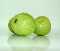 【番石榴的籽能吃嗎】番石榴籽吃了會(huì)便秘嗎_番石榴籽的功效與作用