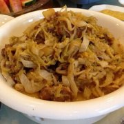 【豬骨頭燴酸菜】豬骨頭燴酸菜的營(yíng)養(yǎng)價(jià)值_豬骨頭燴酸菜的注意事項(xiàng)
