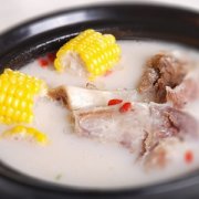 【豬骨湯底】豬骨湯底怎么做_豬骨湯底要熬多久