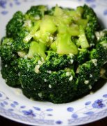 【西蘭花的營(yíng)養(yǎng)成分】西蘭花的功效與作用_西蘭花不能和什么一起吃