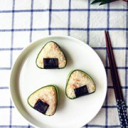 金槍魚豆腐飯團(tuán)的做法