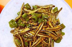尖椒小魚(yú)干的做法