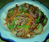 【洋蔥胡蘿卜炒肉】洋蔥胡蘿卜炒肉的做法_洋蔥胡蘿卜炒肉的營(yíng)養(yǎng)價(jià)值