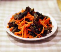 【胡蘿卜炒木耳】胡蘿卜炒木耳的做法_胡蘿卜炒木耳的營養(yǎng)價值