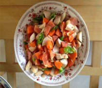 【清炒胡蘿卜杏鮑菇】肉片胡蘿卜杏鮑菇的做法_清炒胡蘿卜杏鮑菇的食