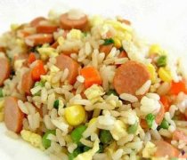 【胡蘿卜炒飯】胡蘿卜炒飯的做法_胡蘿卜炒飯?jiān)趺醋龊贸? onerror=