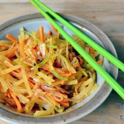 【土豆絲炒胡蘿卜絲】土豆絲怎么切_胡蘿卜怎么切絲