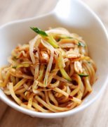 【綠豆芽的做法】綠豆芽的營(yíng)養(yǎng)價(jià)值_綠豆芽怎么做好吃