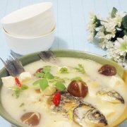 【鯽魚燉豆腐】鯽魚燉豆腐的家常做法_鯽魚燉豆腐的營養(yǎng)價值