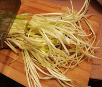【韭黃的功效】韭黃的營養(yǎng)價(jià)值_韭黃的功效與作用