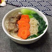 排骨湯面的做法