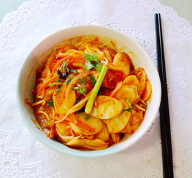 泡菜洋蔥紅蘿卜炒年糕的家常做法