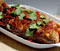 【紅燒鱸魚的做法】紅燒鱸魚的營養(yǎng)價值_紅燒鱸魚的注意事項(xiàng)