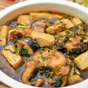【鯰魚(yú)燉豆腐是哪個(gè)地方的菜】鯰魚(yú)燉豆腐怎么做好吃_鯰魚(yú)燉豆腐的營(yíng)