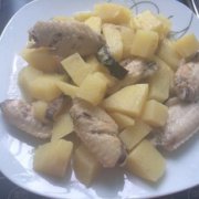 土豆?fàn)F雞翅的做法