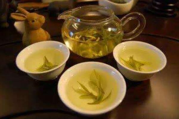 九里香花可以泡水喝嗎，可以/有美容美顏、降低血壓等功效