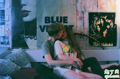 男朋友開(kāi)車會(huì)一直牽著我的手 開(kāi)車也要和你十指緊扣的男生心理學(xué)2