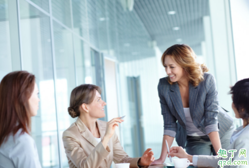 領(lǐng)導(dǎo)說辛苦了如何機智回復(fù) 教你高情商回答老板的贊美1