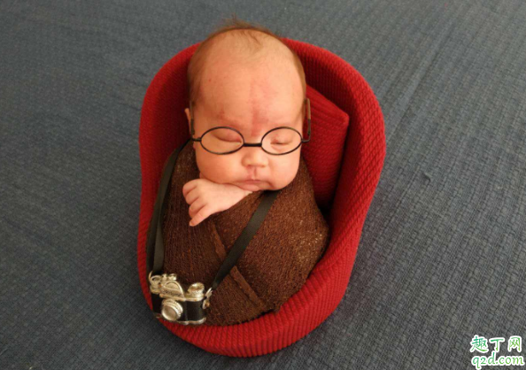 嬰兒滿月有什么習俗 嬰兒滿月要不要剃胎頭1