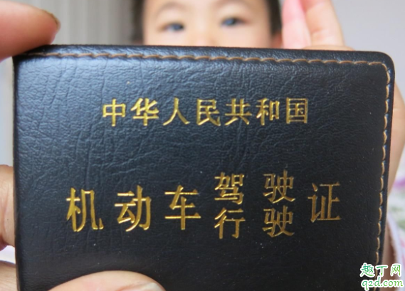 因?yàn)槭裁吹蹁N駕照可以再考 長期駕照扣完分降級嗎1