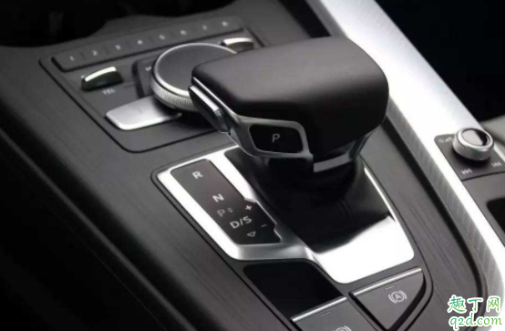 自動(dòng)擋行駛中怎么換擋 自動(dòng)擋不踩剎車能換擋嗎3