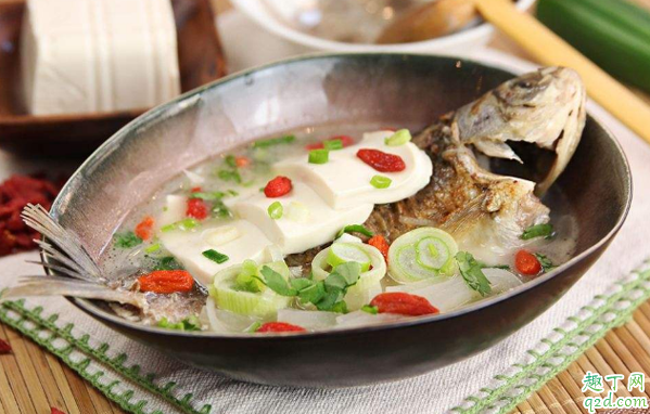 鯽魚湯的鯽魚要不要鹽腌 鯽魚湯的鯽魚要先抹鹽嗎1