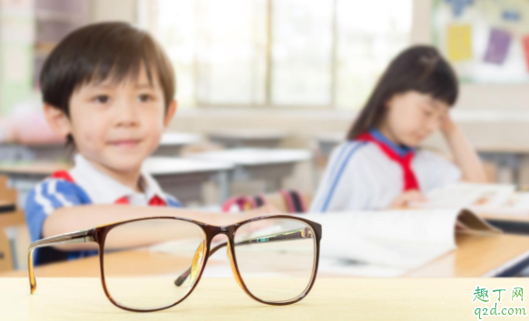 兩個月的寶寶能看清多遠(yuǎn)的東西 晚上開燈會不會影響新生兒的視力1