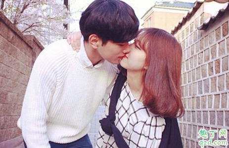 男生喜歡動手動腳是什么意思 一個男生總是抱我摟我是喜歡嗎3