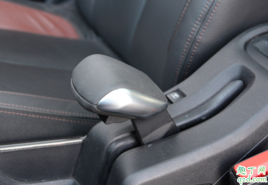 手自一體車(chē)有手剎嗎 手自一體車(chē)手剎在哪里2