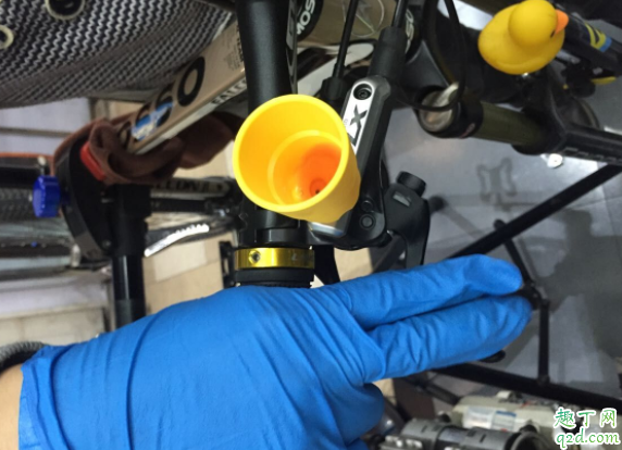 怎么看剎車(chē)油要不要換 剎車(chē)油一直不換會(huì)怎么樣3